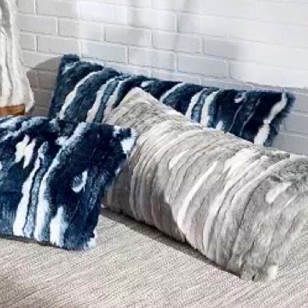 NWT Koolaburra by Ugg Amelia Insignia Blue White Oblong Rectangle Throw Pillow